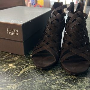 Eileen Fisher size 9 Oodle in tumbled black nubuck